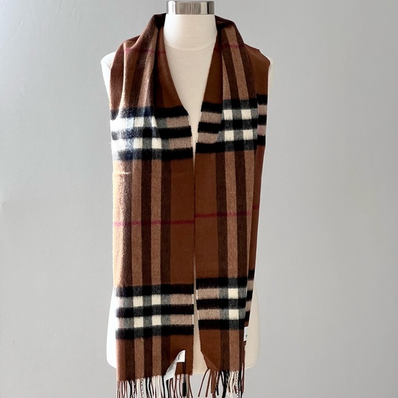 Burberry Cashmere Giant Check Scarf in Birch Brown - Picture 5 of 9
